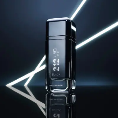 Carolina Herrera 212 Vip Black Elixir Edp 100 ml - 3